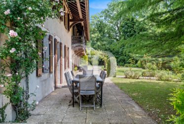 Co-Exclusive Listing: Charming Authentic Villa Near Nyon
