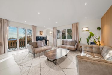 Exclusivité: Villa Rénovée avec Vue Lac