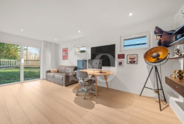 Exclusivité: Villa Rénovée avec Vue Lac