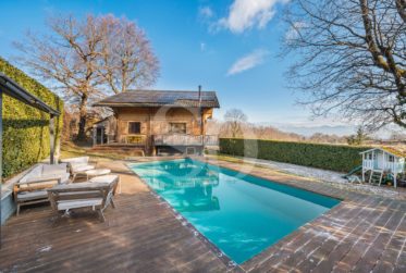 Exclusivité: Villa Rénovée avec Vue Lac